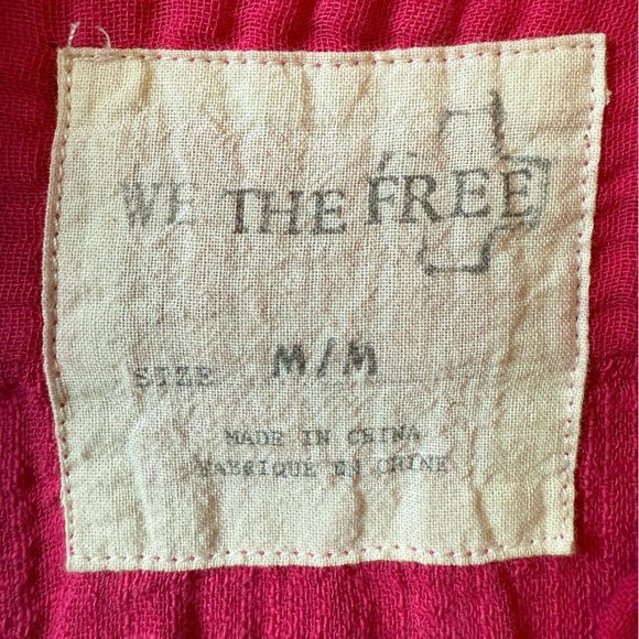 We the Free Magenta Pink Long Sleeved Gauze Button Up Lightweight Pockets Sz Med - Picture 10 of 12